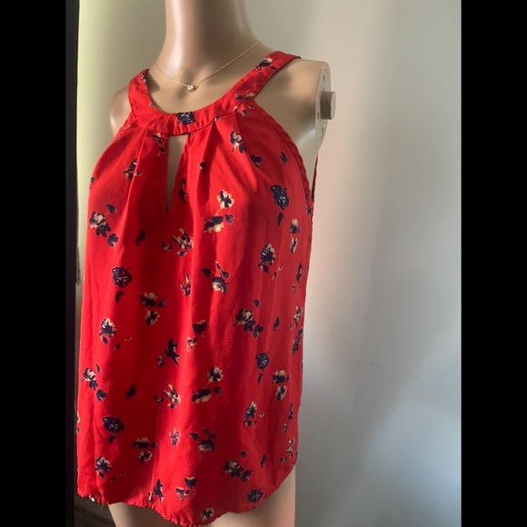 Red top with blue details - Picture 4 of 15